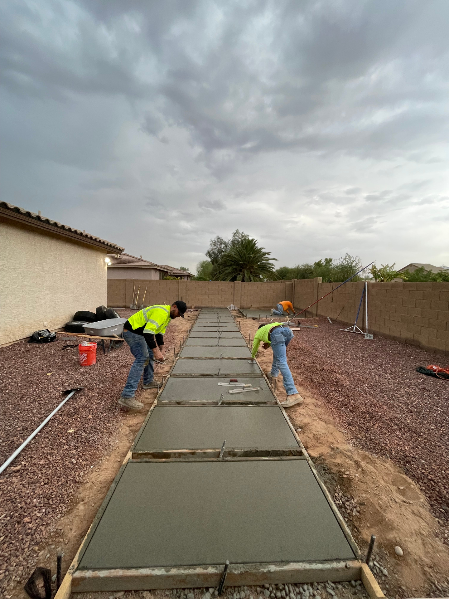 Backyard Walkway Finishing by Arizona Precision Concrete in Phoenix, AZ